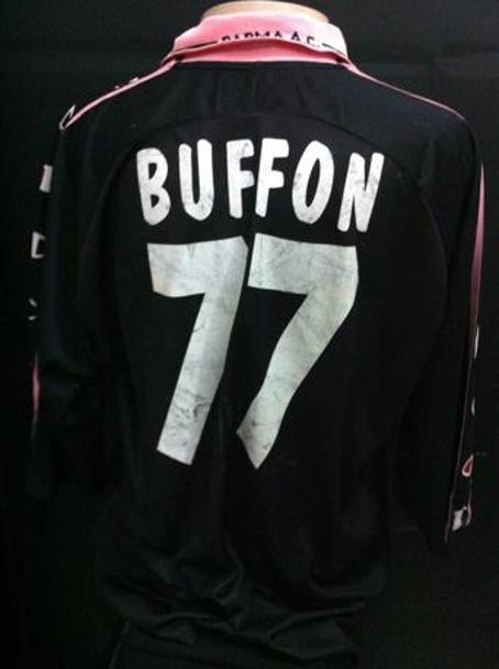 L&#39;inedito 77 sulle spalle di Buffon ai tempi del Parma
